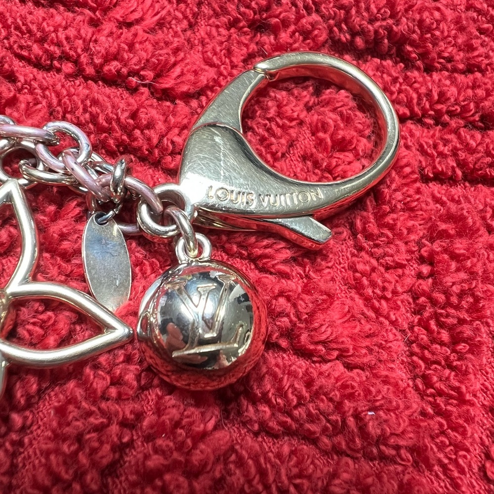 Louis Vuitton
Handbag Charm
Bloomy M67931 - Picture 4 of 13